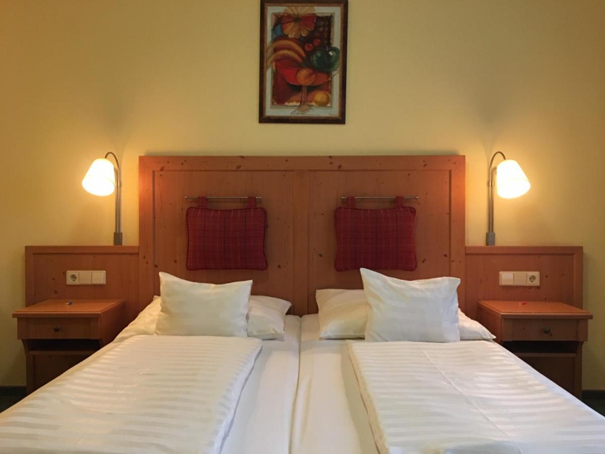 Hetkuti Wellness Hotel Мор Экстерьер фото