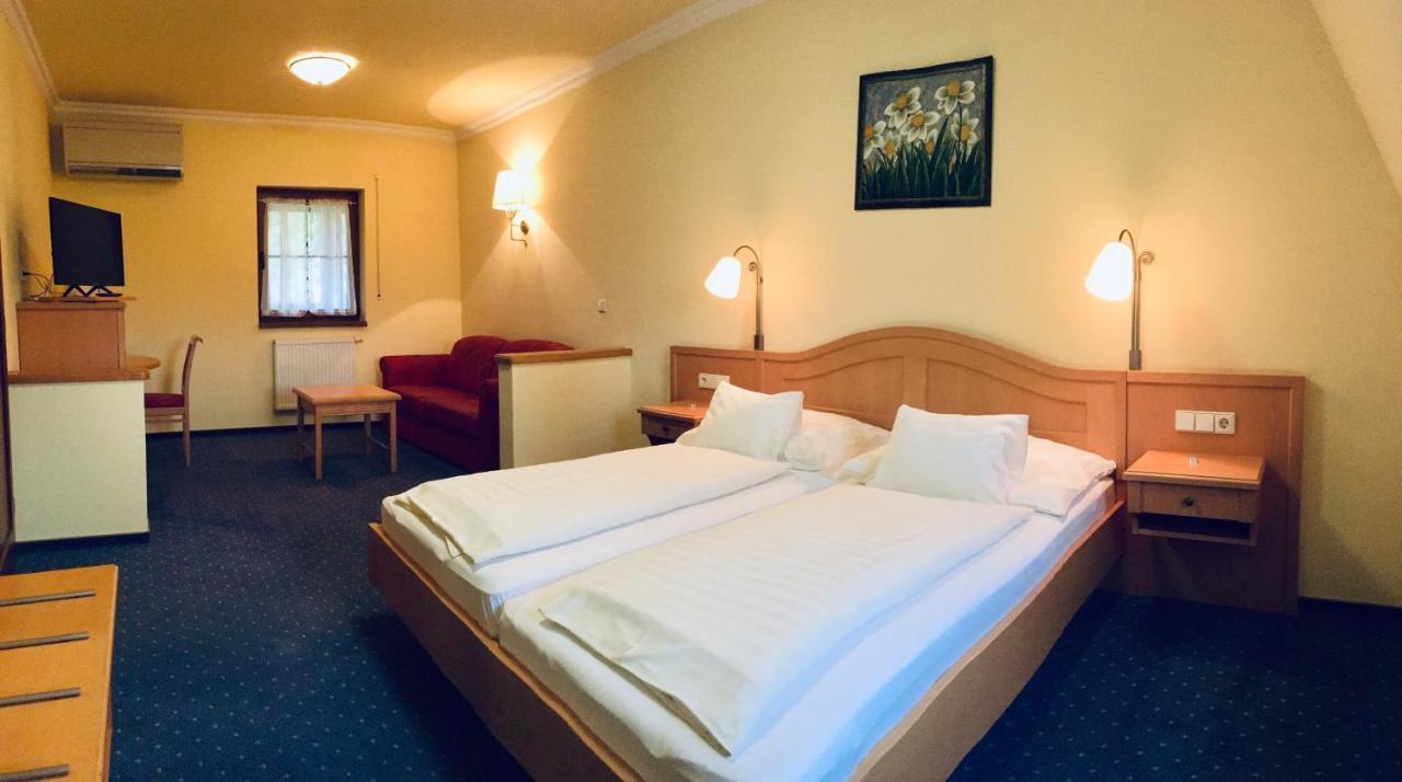 Hetkuti Wellness Hotel Мор Экстерьер фото