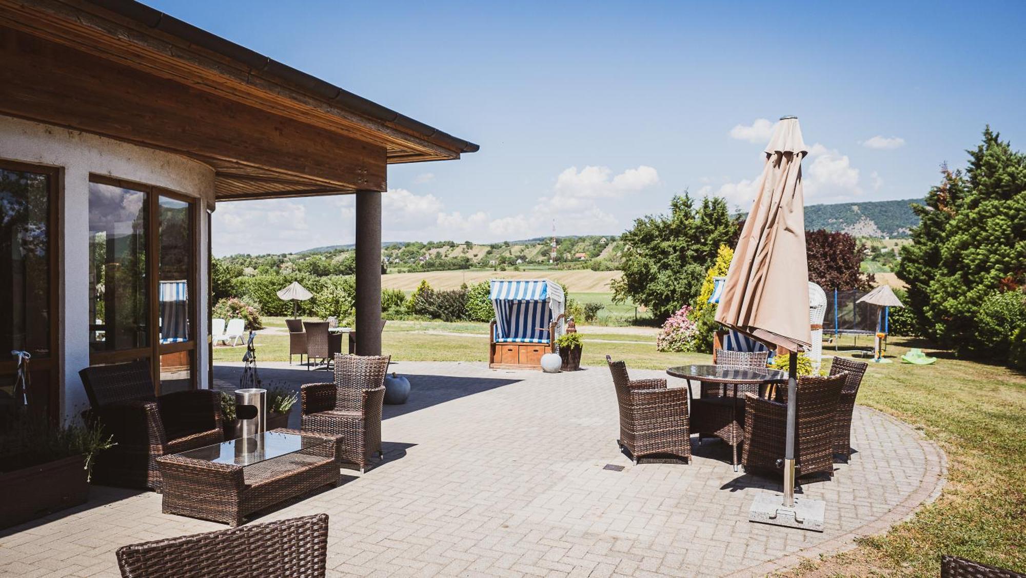 Hetkuti Wellness Hotel Мор Экстерьер фото