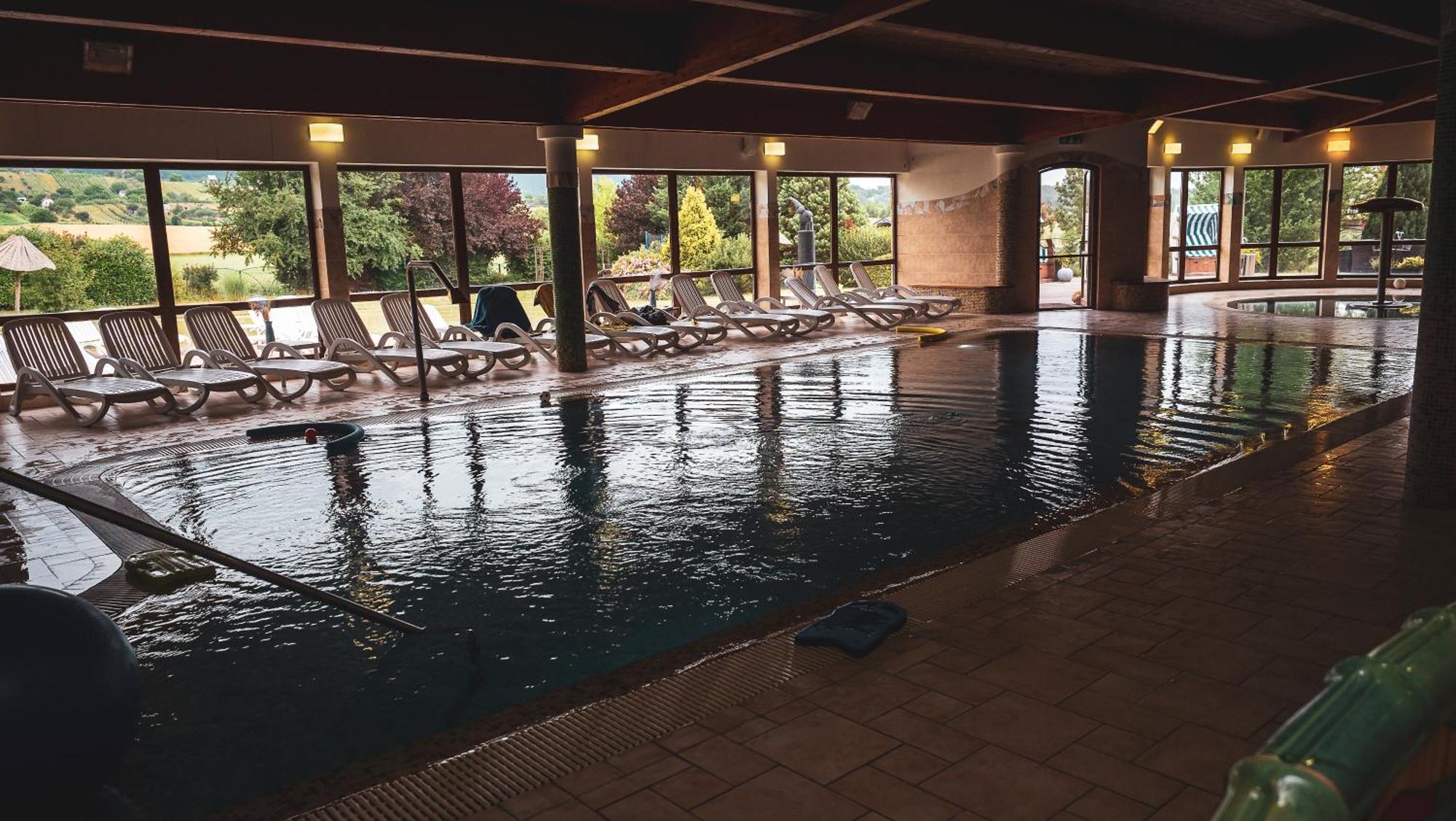 Hetkuti Wellness Hotel Мор Экстерьер фото