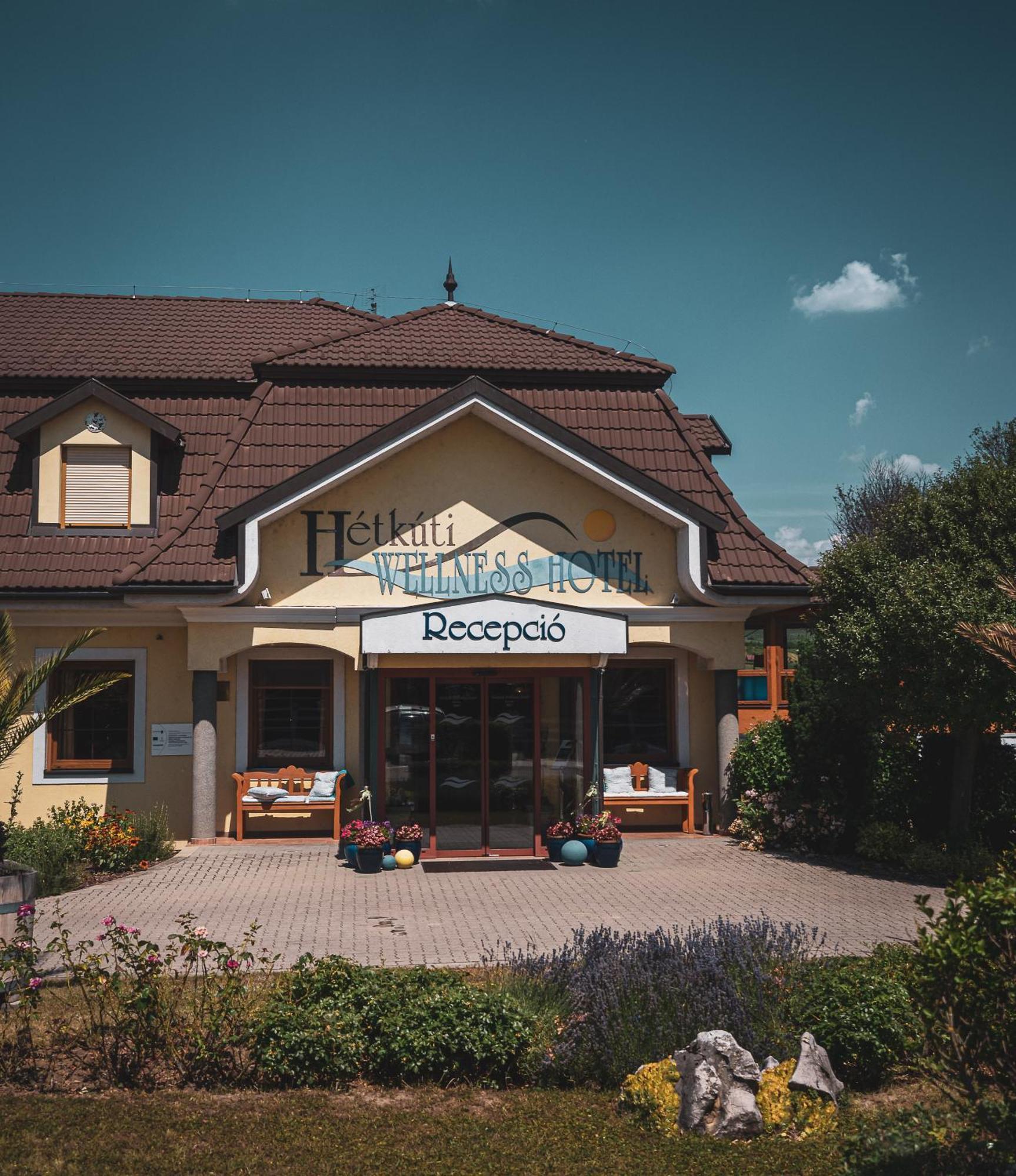 Hetkuti Wellness Hotel Мор Экстерьер фото